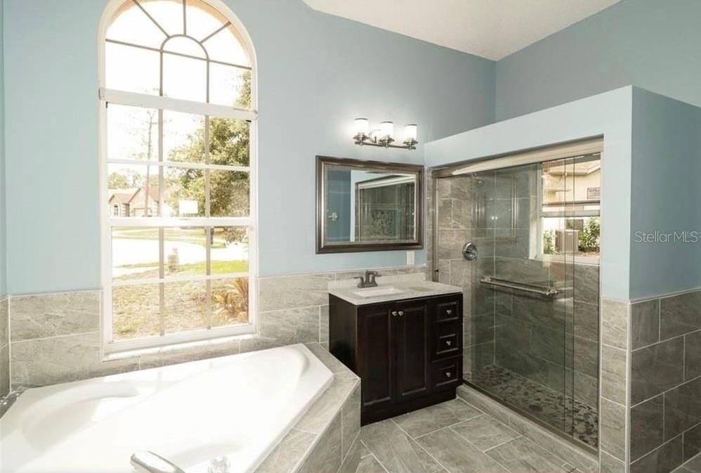 For Sale: $450,000 (4 beds, 3 baths, 2084 Square Feet)