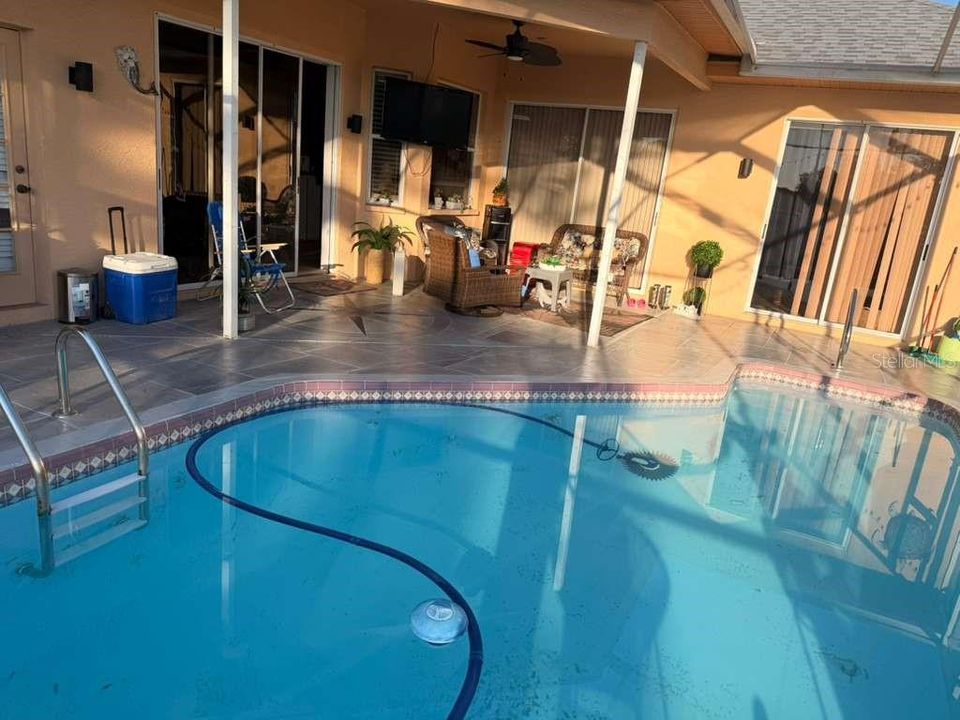 For Sale: $450,000 (4 beds, 3 baths, 2084 Square Feet)