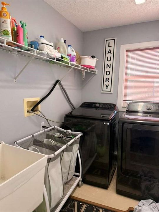 For Sale: $450,000 (4 beds, 3 baths, 2084 Square Feet)