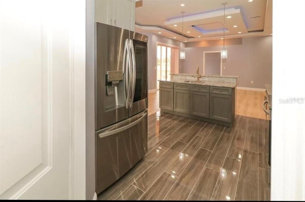 For Sale: $450,000 (4 beds, 3 baths, 2084 Square Feet)