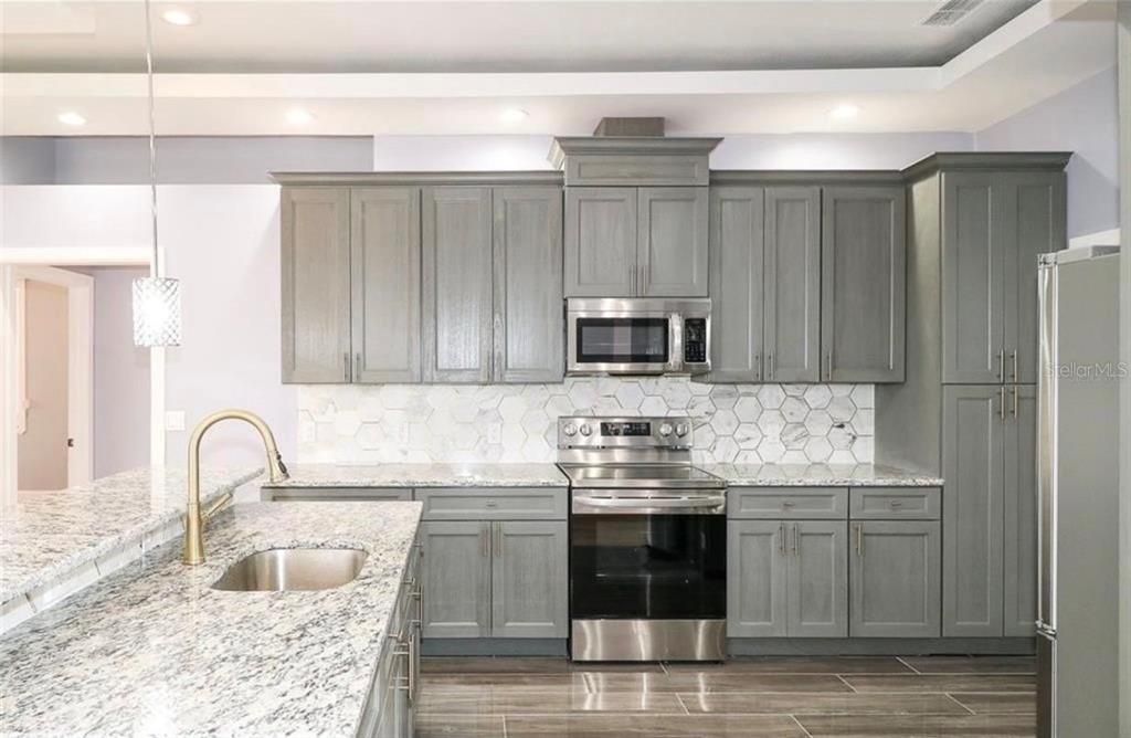 For Sale: $450,000 (4 beds, 3 baths, 2084 Square Feet)