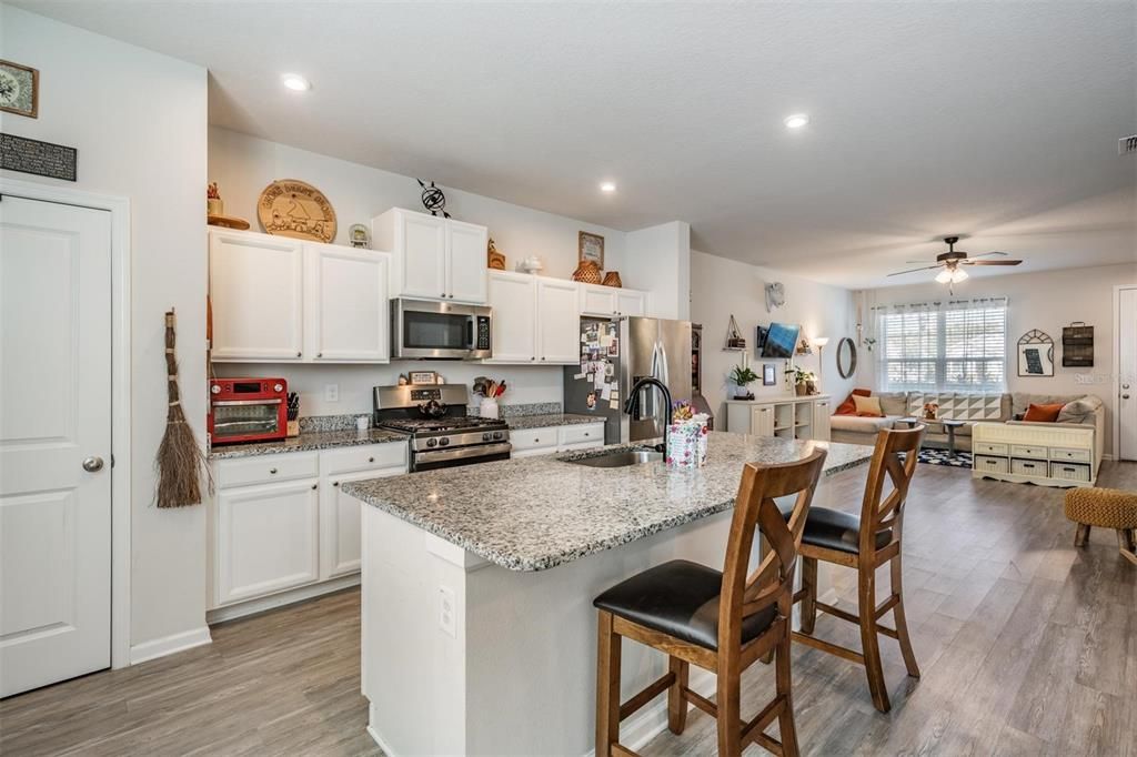 For Sale: $369,900 (3 beds, 2 baths, 1582 Square Feet)