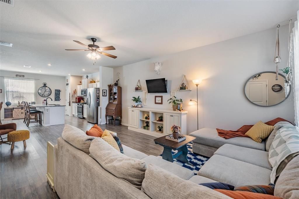 For Sale: $369,900 (3 beds, 2 baths, 1582 Square Feet)