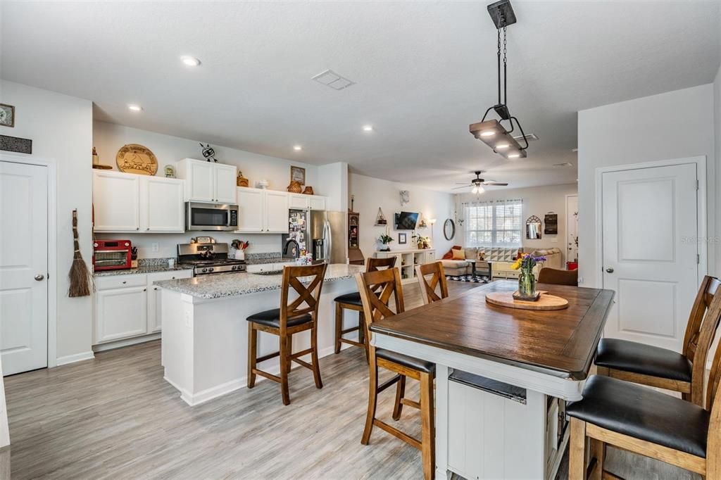 For Sale: $369,900 (3 beds, 2 baths, 1582 Square Feet)