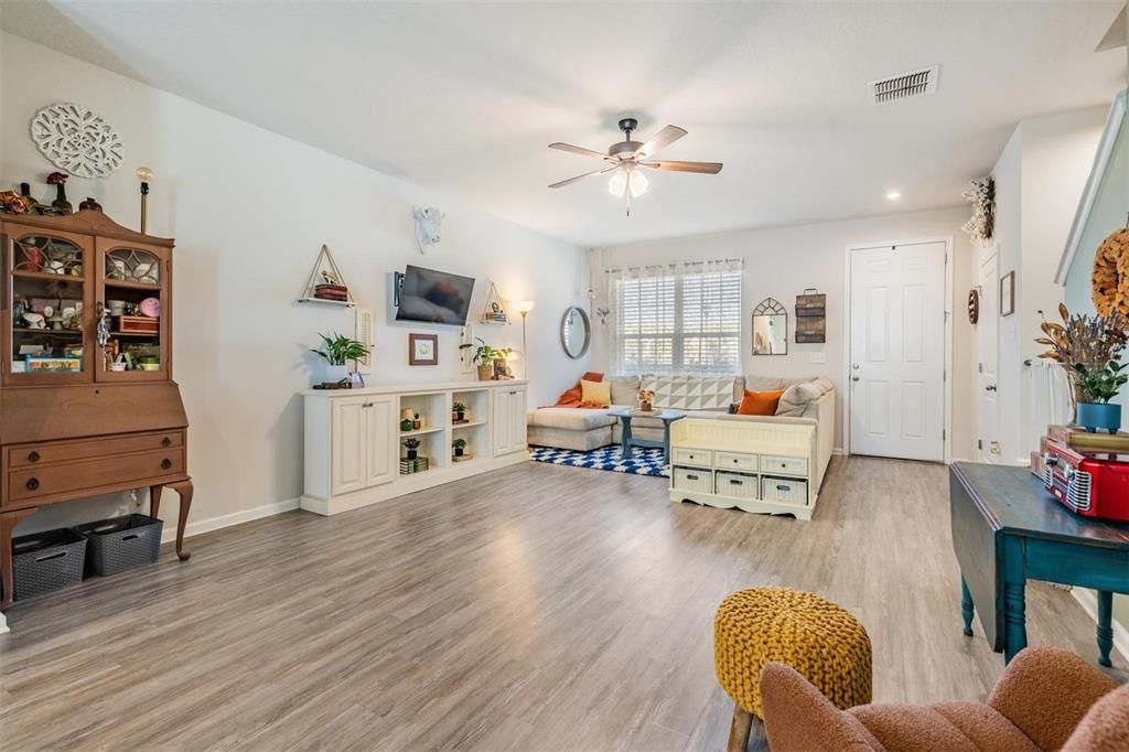 For Sale: $369,900 (3 beds, 2 baths, 1582 Square Feet)