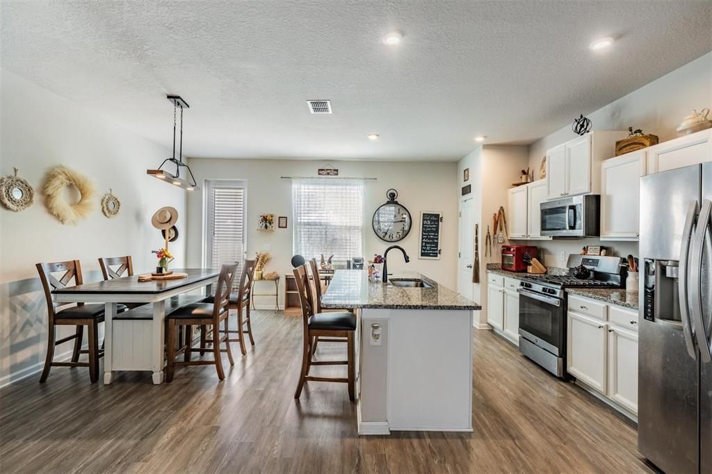 For Sale: $369,900 (3 beds, 2 baths, 1582 Square Feet)