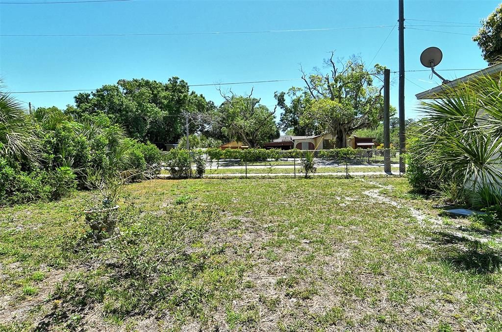 For Sale: $550,000 (3 beds, 1 baths, 1072 Square Feet)