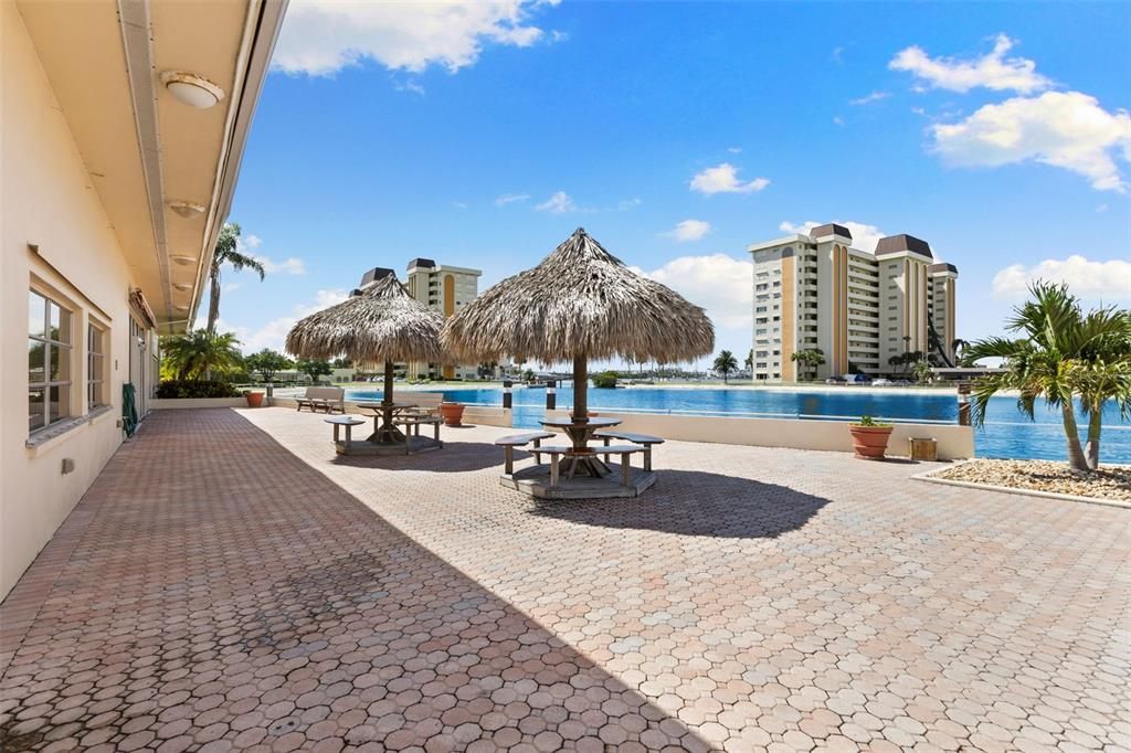 待售: $222,500 (2 贝兹, 2 浴室, 1110 平方英尺)