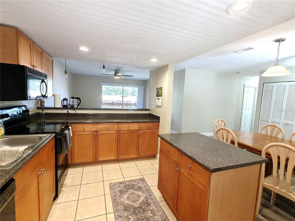 En Venta: $145,000 (2 camas, 2 baños, 1070 Pies cuadrados)