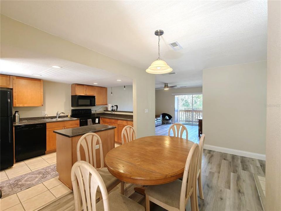 En Venta: $145,000 (2 camas, 2 baños, 1070 Pies cuadrados)