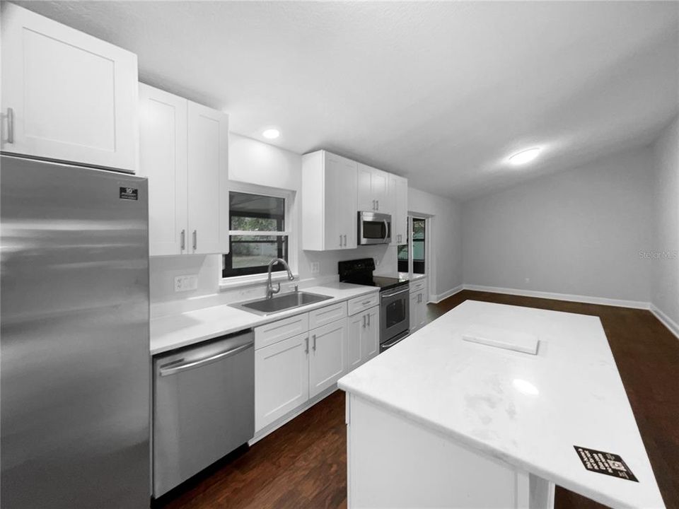 For Sale: $337,000 (3 beds, 2 baths, 1498 Square Feet)