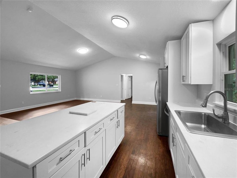 For Sale: $337,000 (3 beds, 2 baths, 1498 Square Feet)