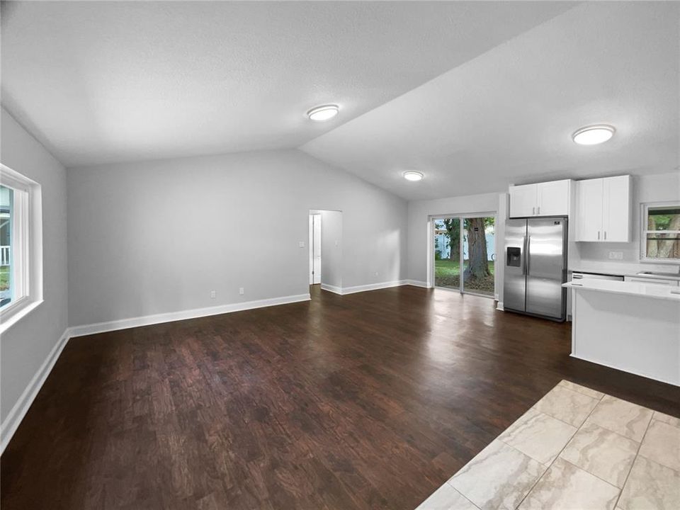 For Sale: $337,000 (3 beds, 2 baths, 1498 Square Feet)