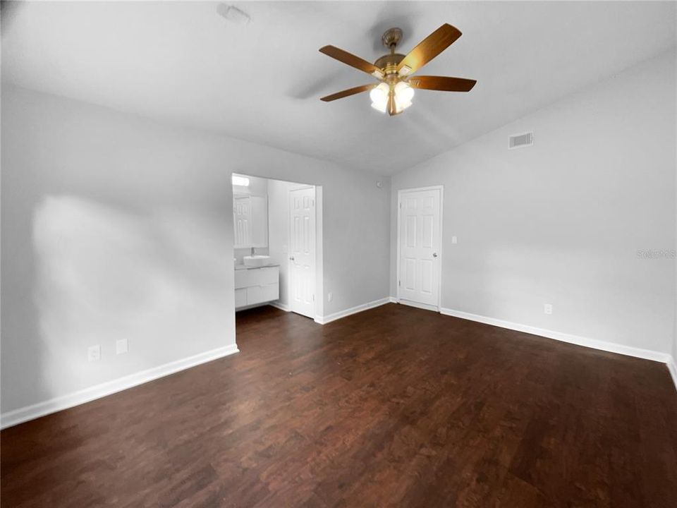 For Sale: $337,000 (3 beds, 2 baths, 1498 Square Feet)