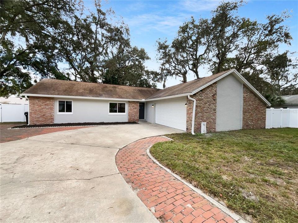 For Sale: $337,000 (3 beds, 2 baths, 1498 Square Feet)