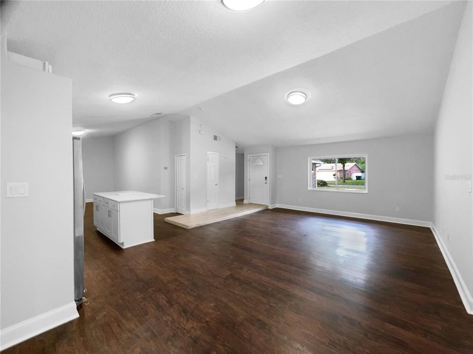 For Sale: $337,000 (3 beds, 2 baths, 1498 Square Feet)