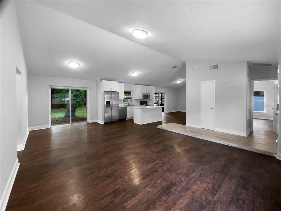 For Sale: $337,000 (3 beds, 2 baths, 1498 Square Feet)