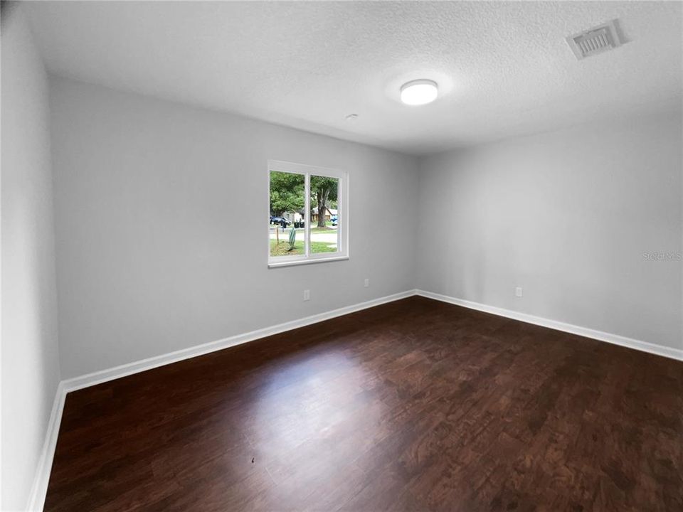 For Sale: $337,000 (3 beds, 2 baths, 1498 Square Feet)