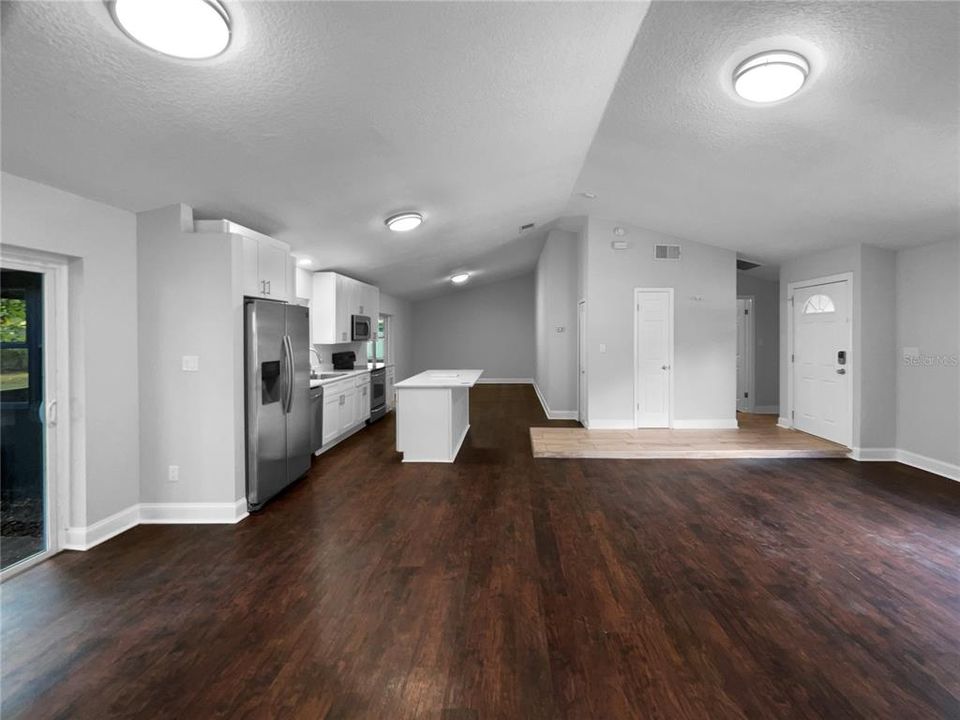 For Sale: $337,000 (3 beds, 2 baths, 1498 Square Feet)