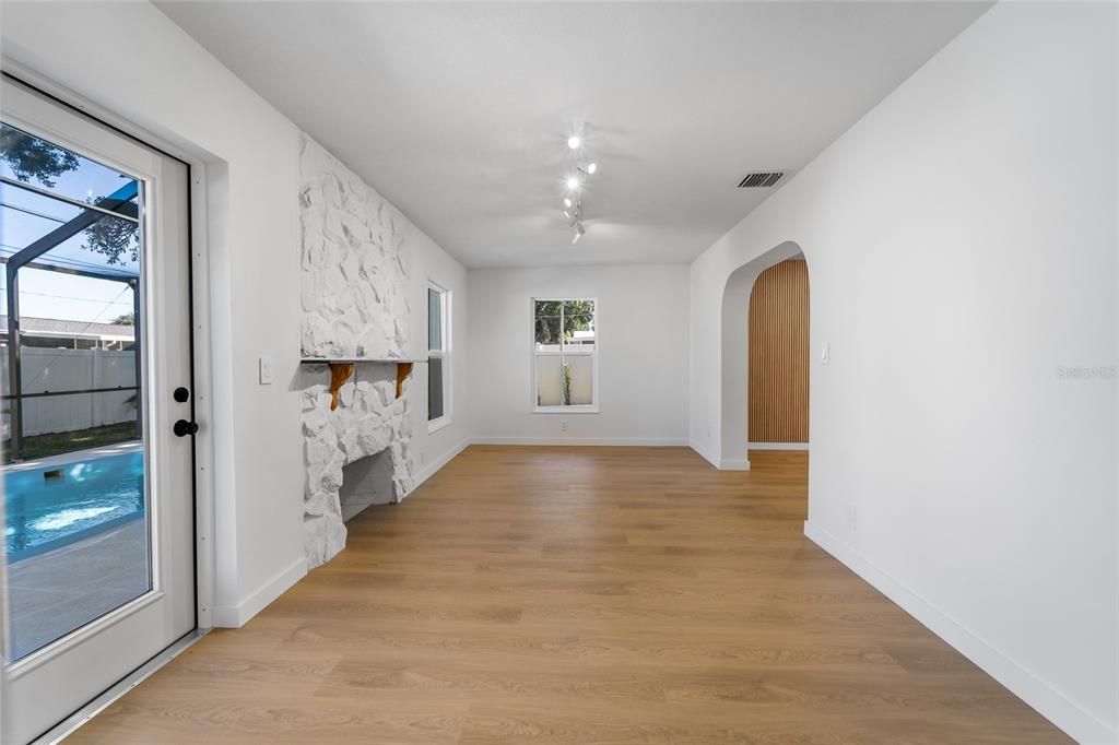 Active With Contract: $530,000 (4 beds, 2 baths, 1573 Square Feet)