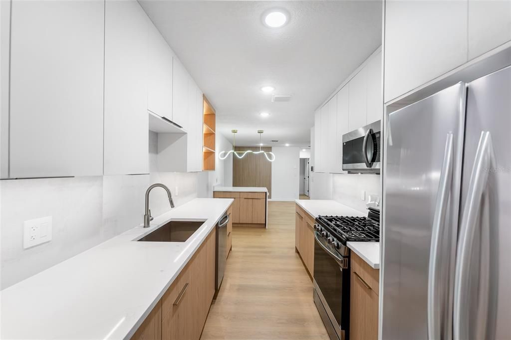 Active With Contract: $530,000 (4 beds, 2 baths, 1573 Square Feet)