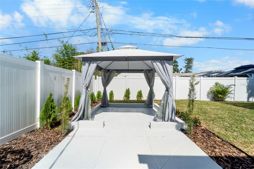 Active With Contract: $530,000 (4 beds, 2 baths, 1573 Square Feet)