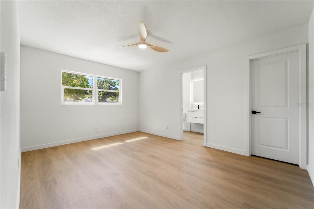 Active With Contract: $530,000 (4 beds, 2 baths, 1573 Square Feet)