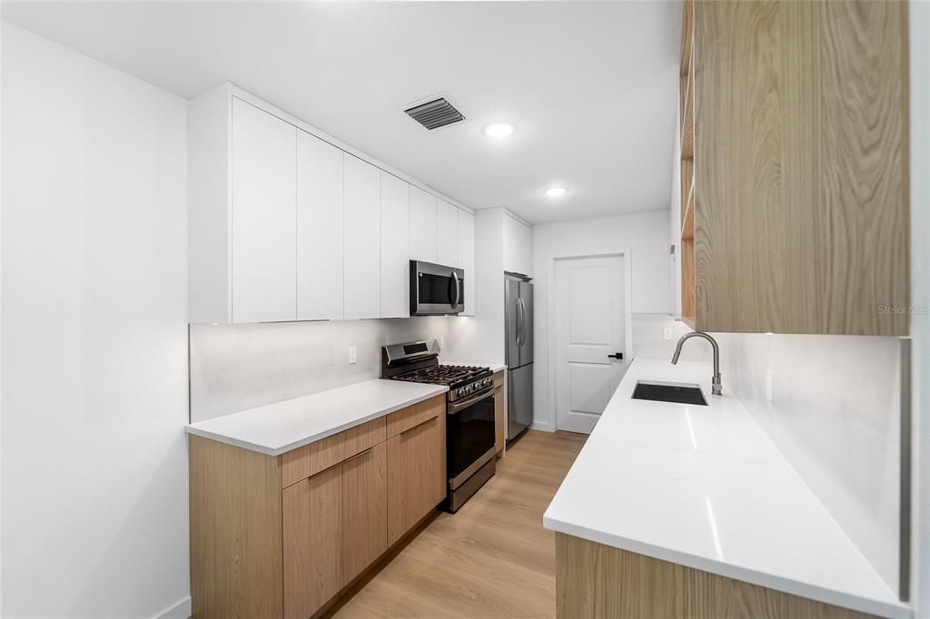 Active With Contract: $530,000 (4 beds, 2 baths, 1573 Square Feet)