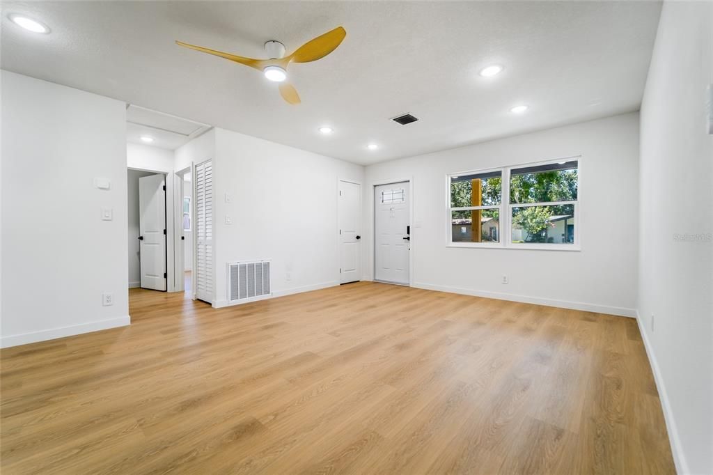 Active With Contract: $530,000 (4 beds, 2 baths, 1573 Square Feet)