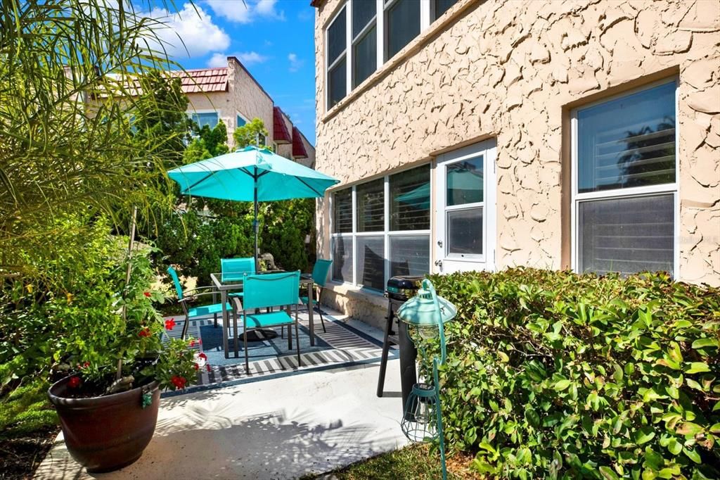 合同活跃: $250,000 (3 贝兹, 2 浴室, 1635 平方英尺)