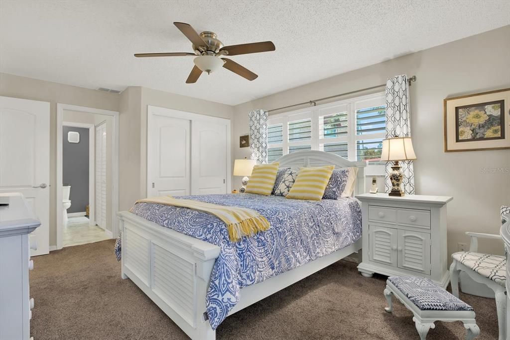 合同活跃: $250,000 (3 贝兹, 2 浴室, 1635 平方英尺)