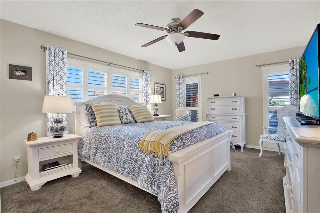 合同活跃: $250,000 (3 贝兹, 2 浴室, 1635 平方英尺)