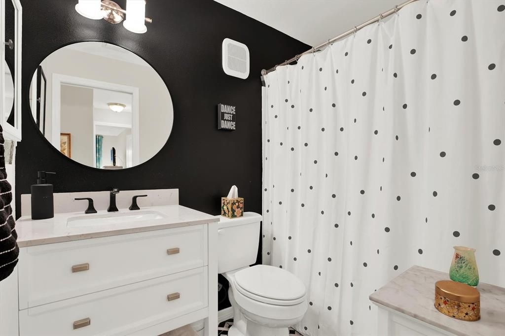 合同活跃: $250,000 (3 贝兹, 2 浴室, 1635 平方英尺)