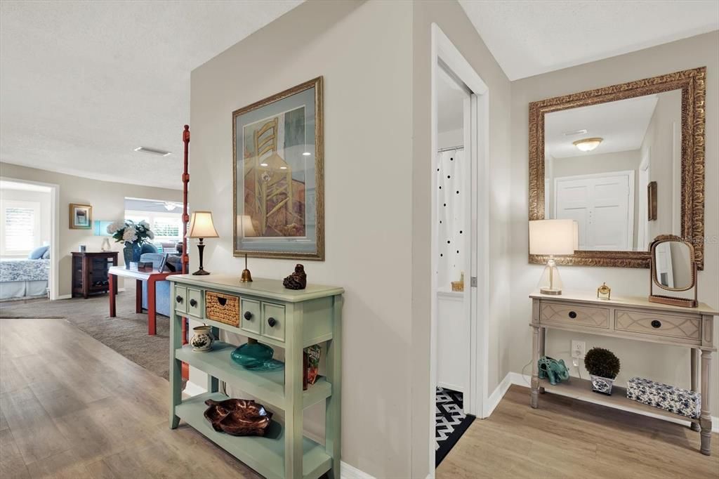 合同活跃: $250,000 (3 贝兹, 2 浴室, 1635 平方英尺)