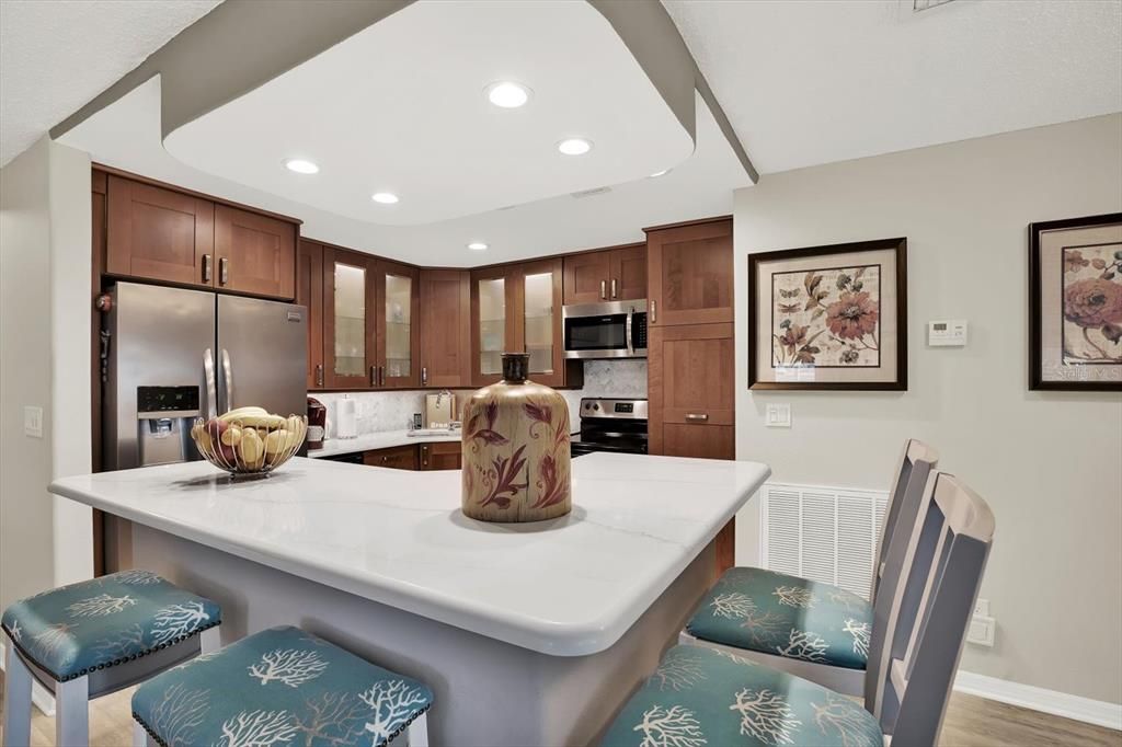 合同活跃: $250,000 (3 贝兹, 2 浴室, 1635 平方英尺)