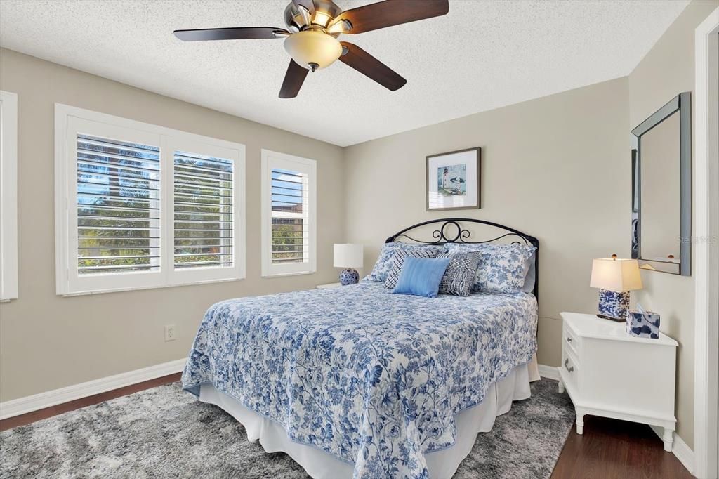 合同活跃: $250,000 (3 贝兹, 2 浴室, 1635 平方英尺)