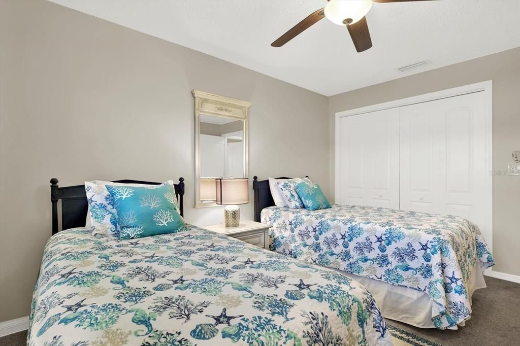 合同活跃: $250,000 (3 贝兹, 2 浴室, 1635 平方英尺)