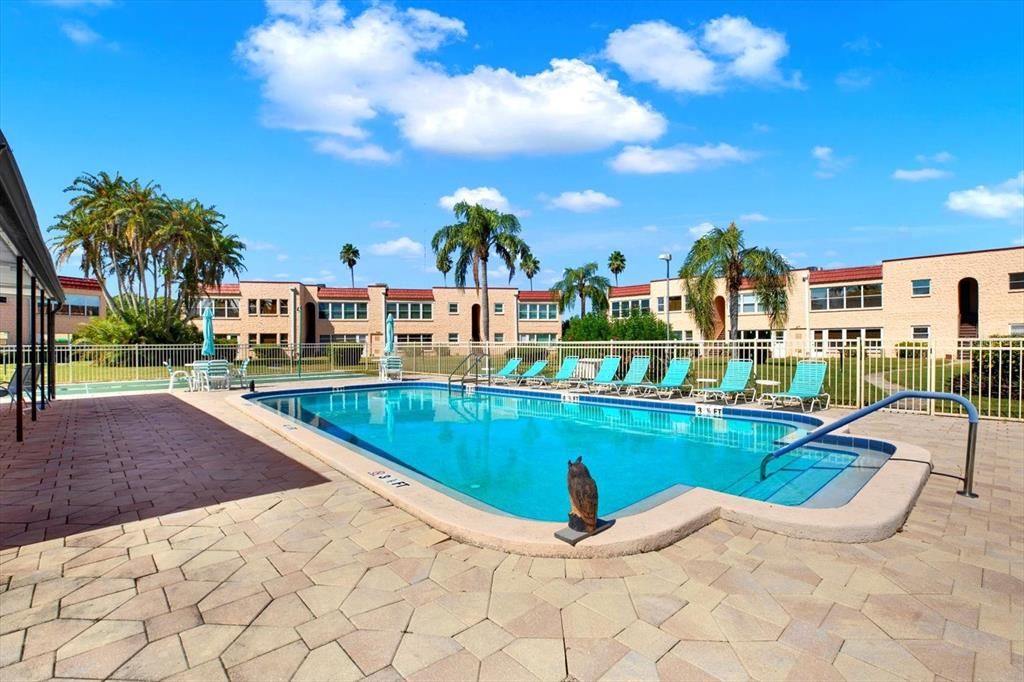 合同活跃: $250,000 (3 贝兹, 2 浴室, 1635 平方英尺)