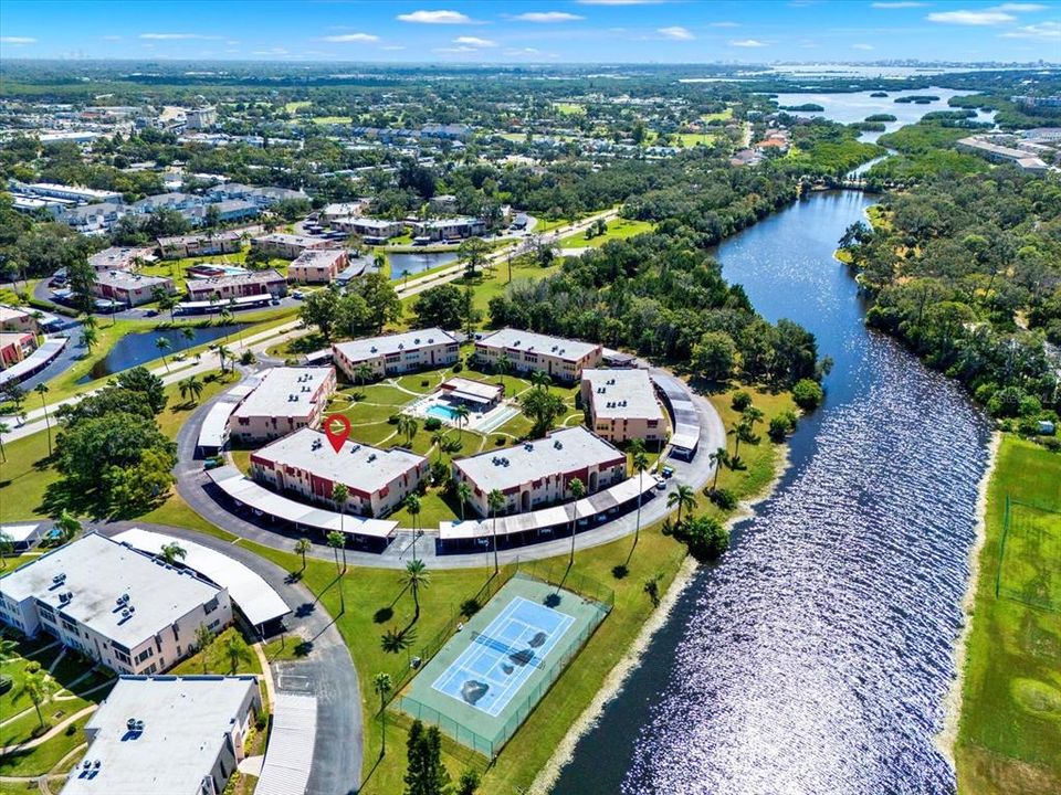 合同活跃: $250,000 (3 贝兹, 2 浴室, 1635 平方英尺)