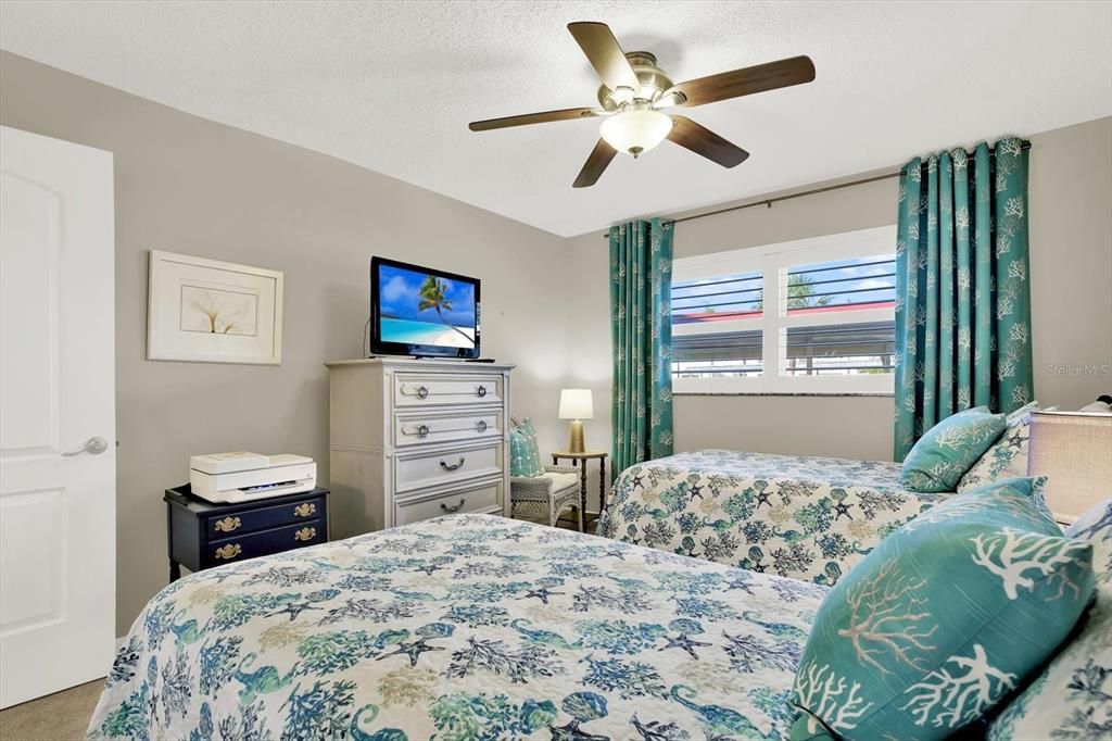 合同活跃: $250,000 (3 贝兹, 2 浴室, 1635 平方英尺)