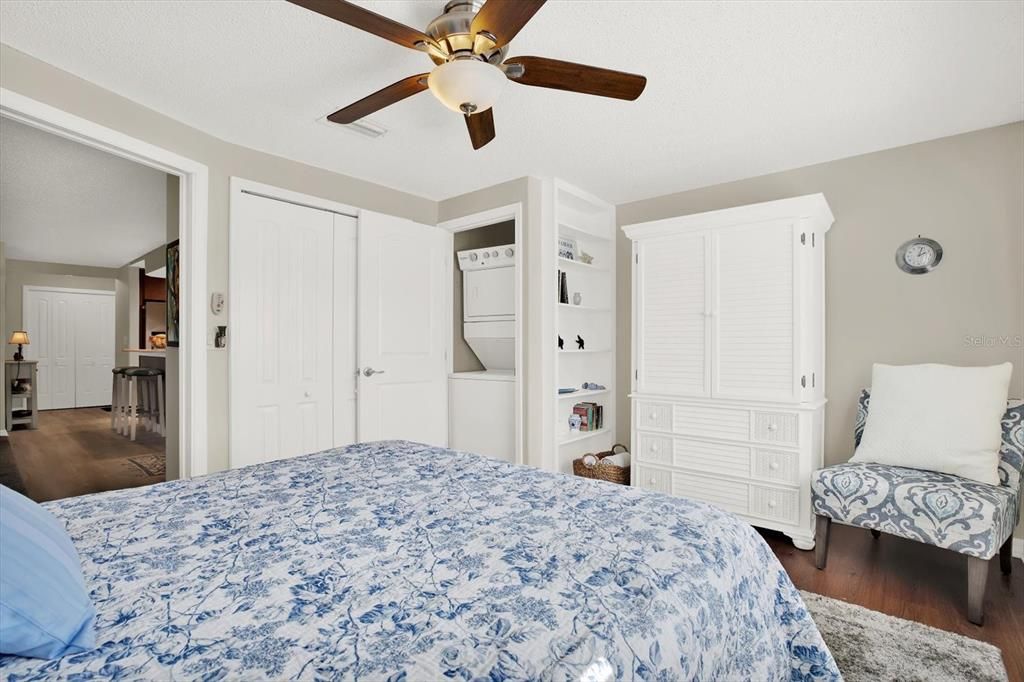 合同活跃: $250,000 (3 贝兹, 2 浴室, 1635 平方英尺)