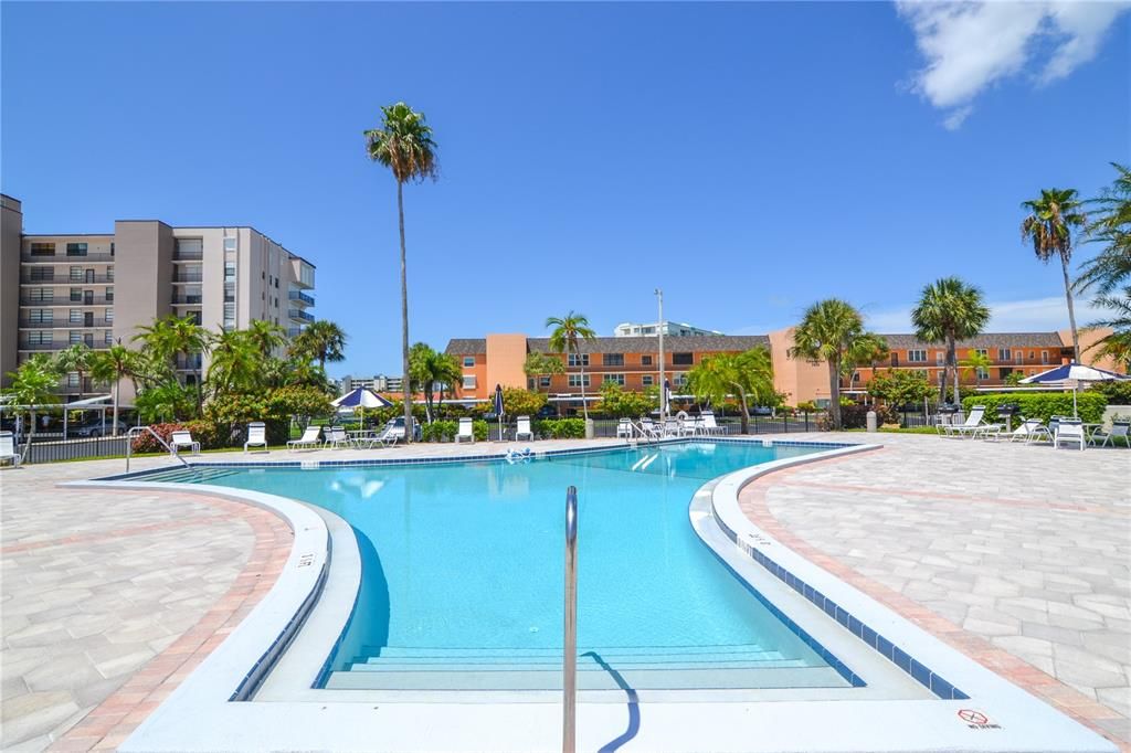 For Sale: $299,985 (2 beds, 2 baths, 1045 Square Feet)