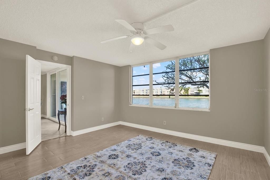 For Sale: $299,985 (2 beds, 2 baths, 1045 Square Feet)