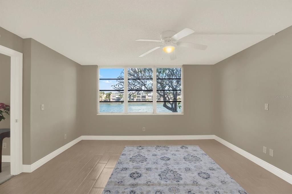 For Sale: $299,985 (2 beds, 2 baths, 1045 Square Feet)