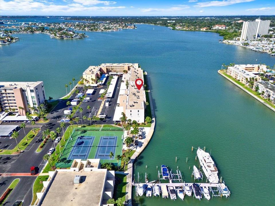 For Sale: $299,985 (2 beds, 2 baths, 1045 Square Feet)