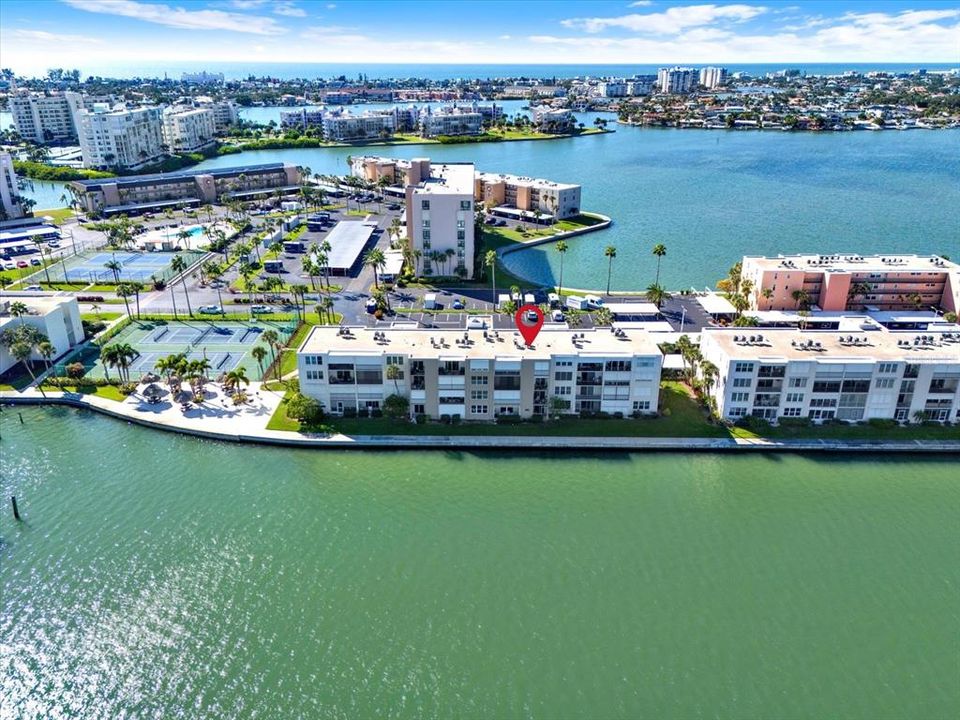 For Sale: $299,985 (2 beds, 2 baths, 1045 Square Feet)