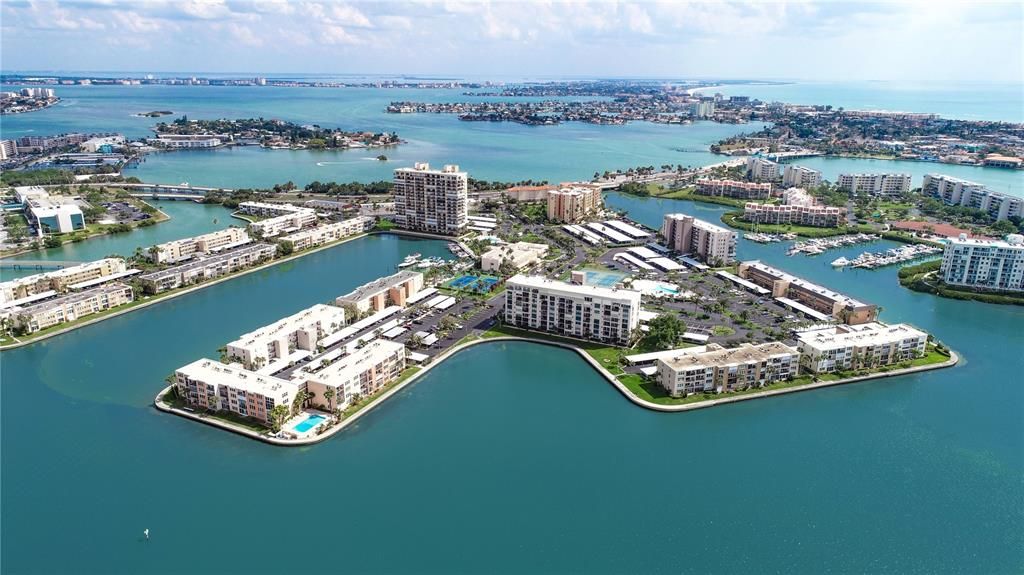 For Sale: $299,985 (2 beds, 2 baths, 1045 Square Feet)