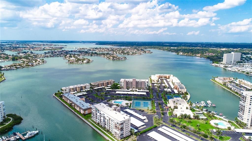 For Sale: $299,985 (2 beds, 2 baths, 1045 Square Feet)