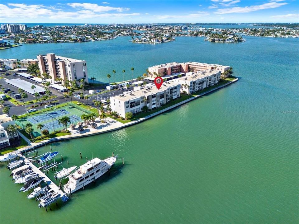 For Sale: $299,985 (2 beds, 2 baths, 1045 Square Feet)