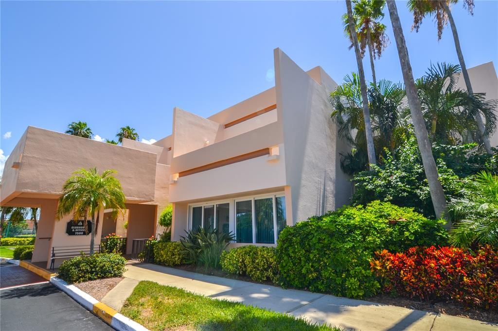 For Sale: $299,985 (2 beds, 2 baths, 1045 Square Feet)